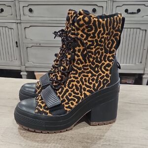 Converse Chuck Taylor All Star GR82 High in a leopard print size 7